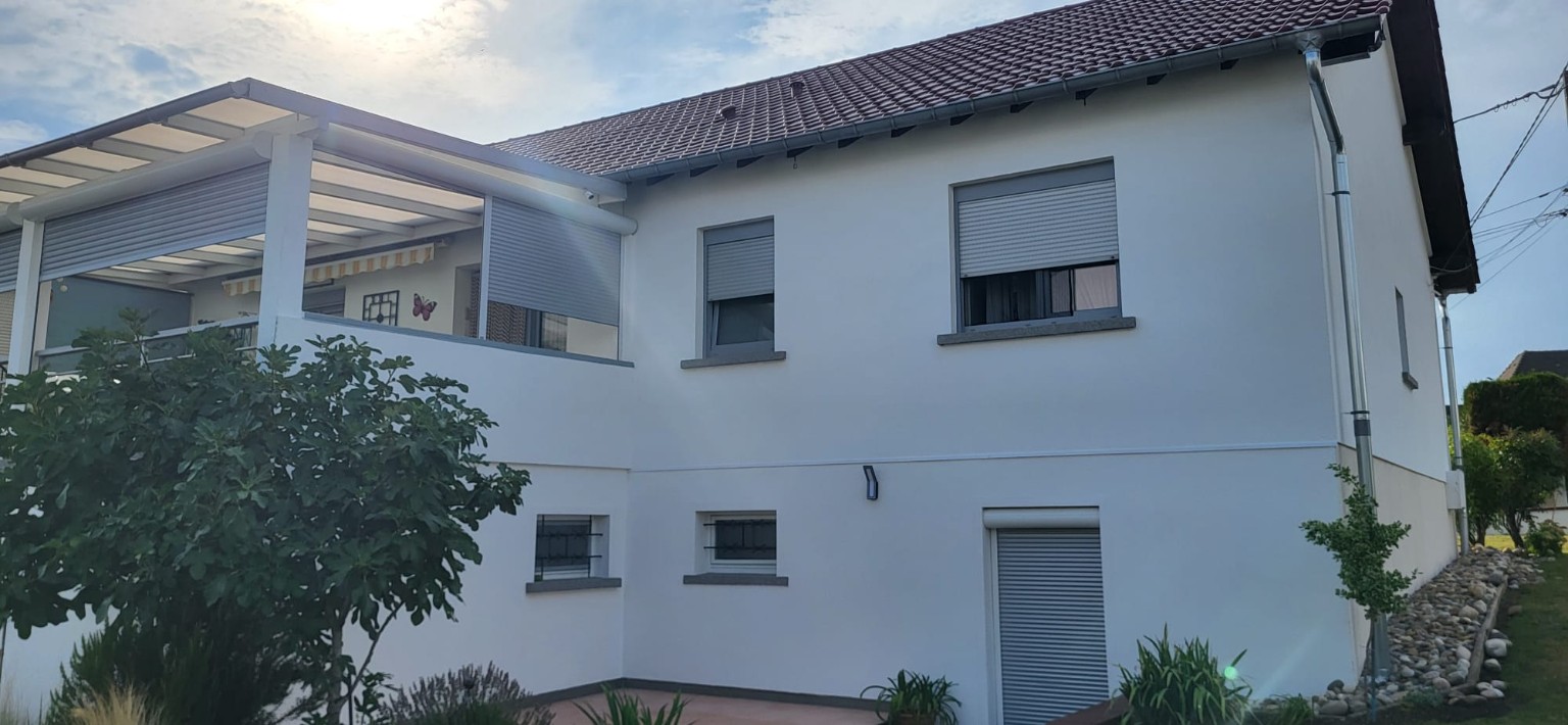 Façade après finition extérieure propre et soignée