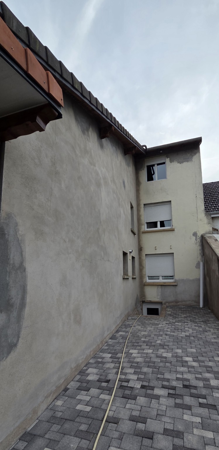 Façade avant isolation thermique par l’extérieur ITE